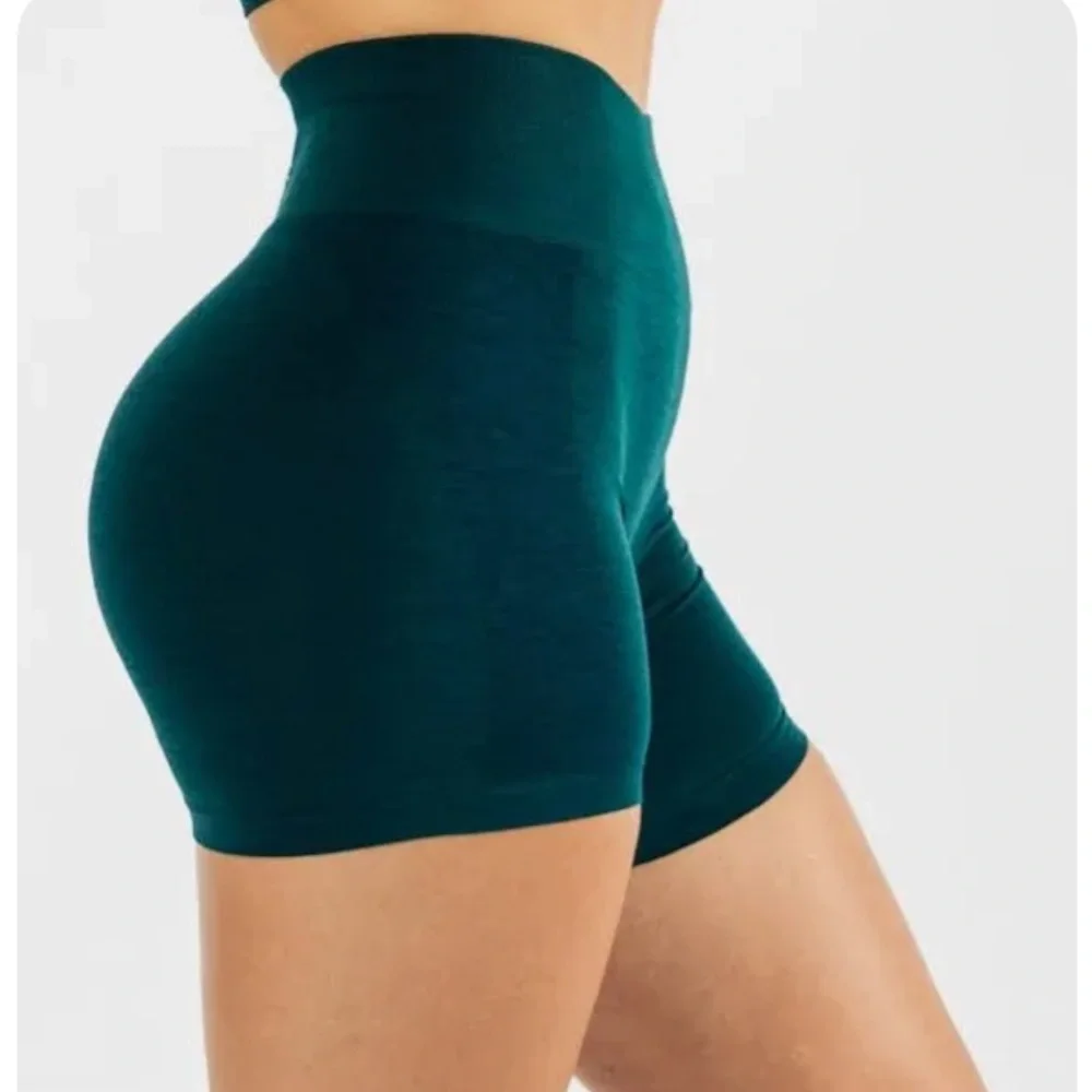 Alphalete Amplify Biker Shorts NEW - Picture 3 of 10